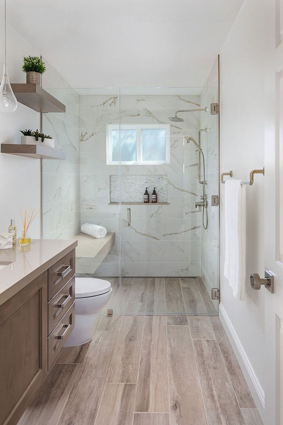 salle de bain avec ceramique imitation bois et pierre